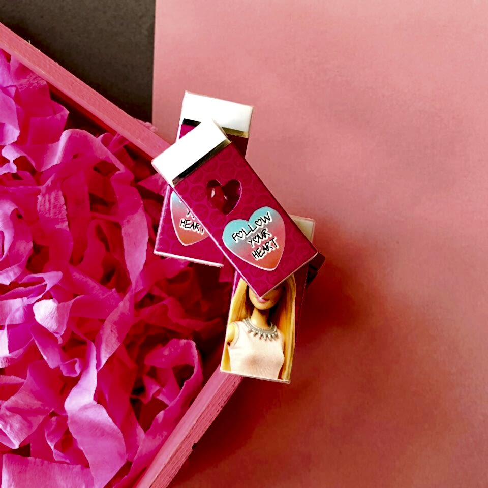 Barbie Kalpli Beyaz Silgi