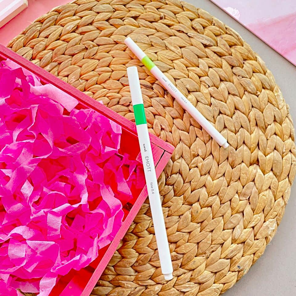 Uni Emott 0.4 Akrilik Uçlu Fineliner - Yeşil